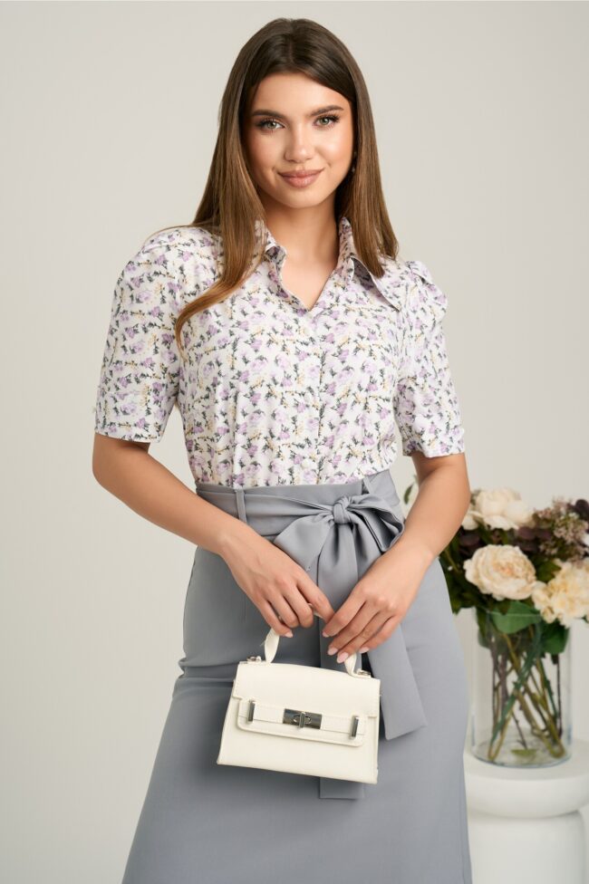 Camasa DY Fashion alba cu flori lila din voal si maneci scurte