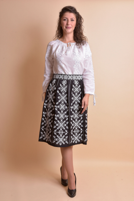Fusta traditionala neagra cu broderie geometrica alba Eliza