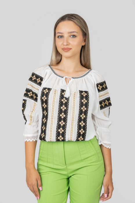 Ie traditionala alba cu motiv floral auriu Albina