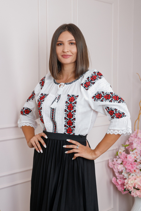 Ie traditionala alba cu motiv floral rosu Lavinia 01
