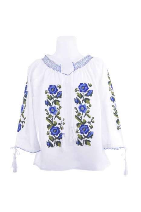 Ie traditionala alba pentru fetite cu motiv floral albastru Camelia