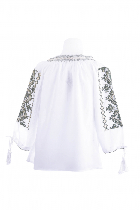 Ie traditionala alba pentru fetite cu motiv geometric verde Carolina