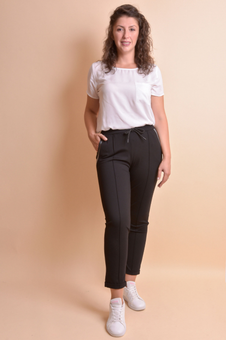 Pantaloni casual negri cu siret si buzunare functionale