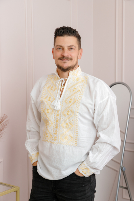 Camasa barbateasca traditionala alba cu motiv geometric auriu Sebastian 02