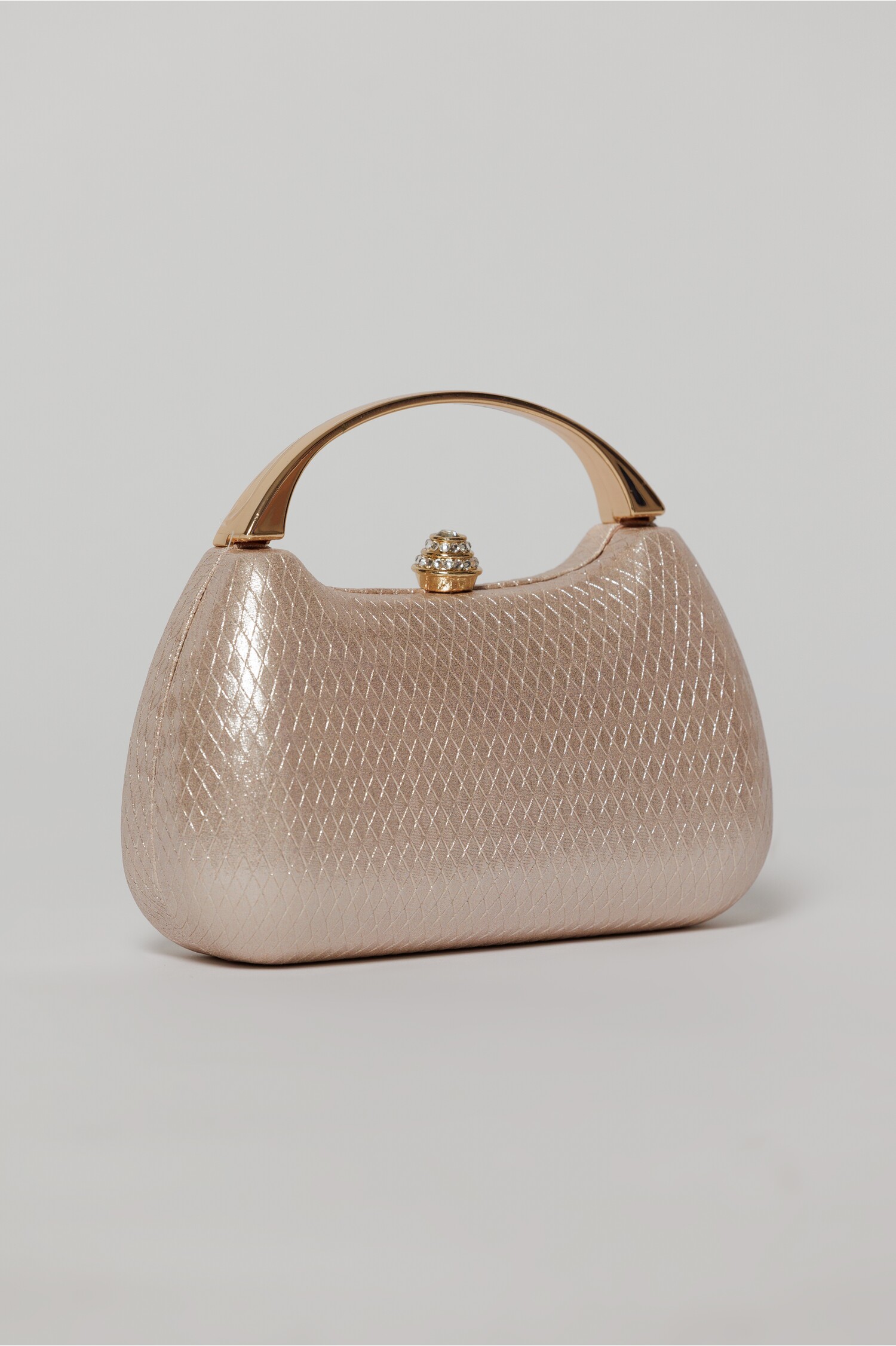 Clutch champagne elegant cu maner auriu si design structurat