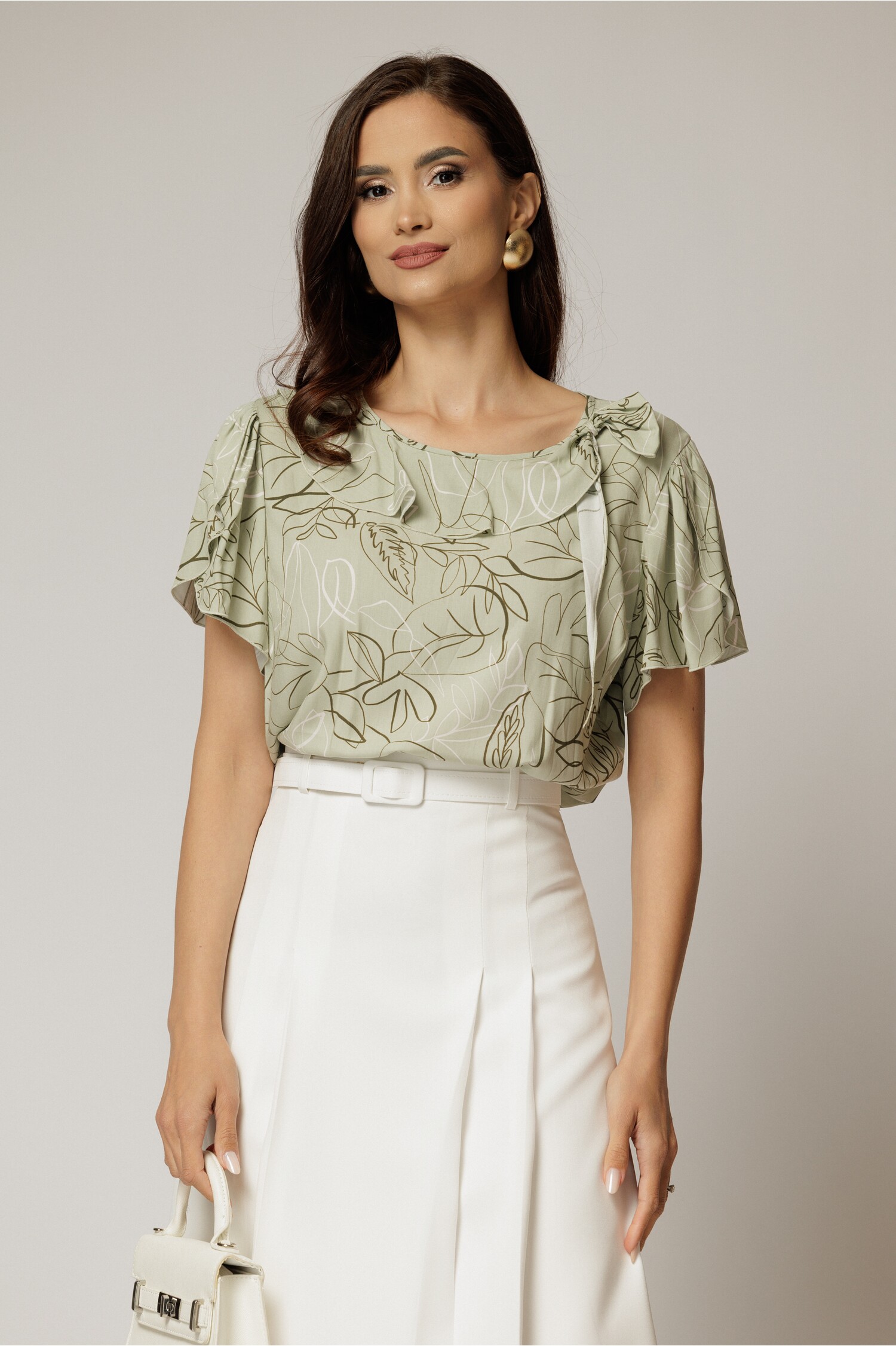 Bluza verde fistic din viscoza cu funda la decolteu si volanas