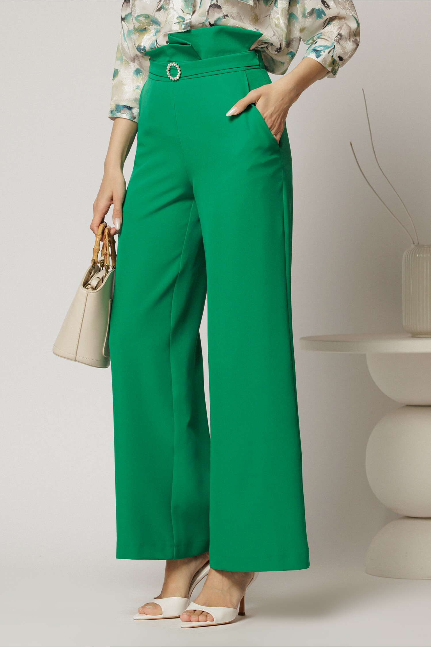 Pantaloni DY Fashion verzi cu croi evazat si catarama in talie