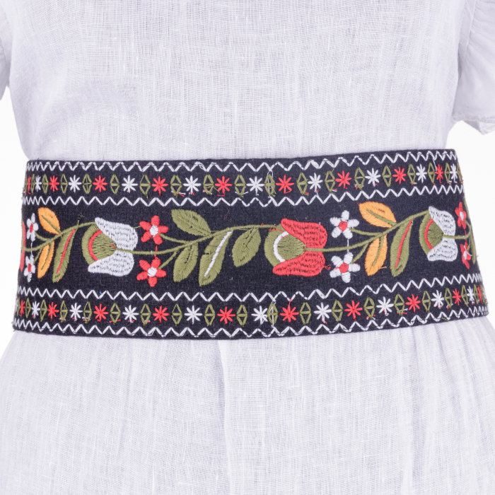 Brau traditional romanesc cu broderie floarala multicolora