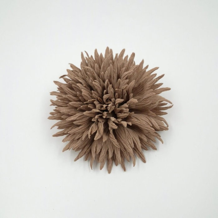 Brosa dama floare textila decorativa, bej inchis