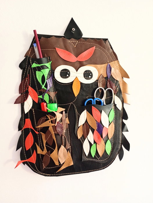Organizator pentru perete,lucrat manual din piele naturala , cu bufnita,unicat