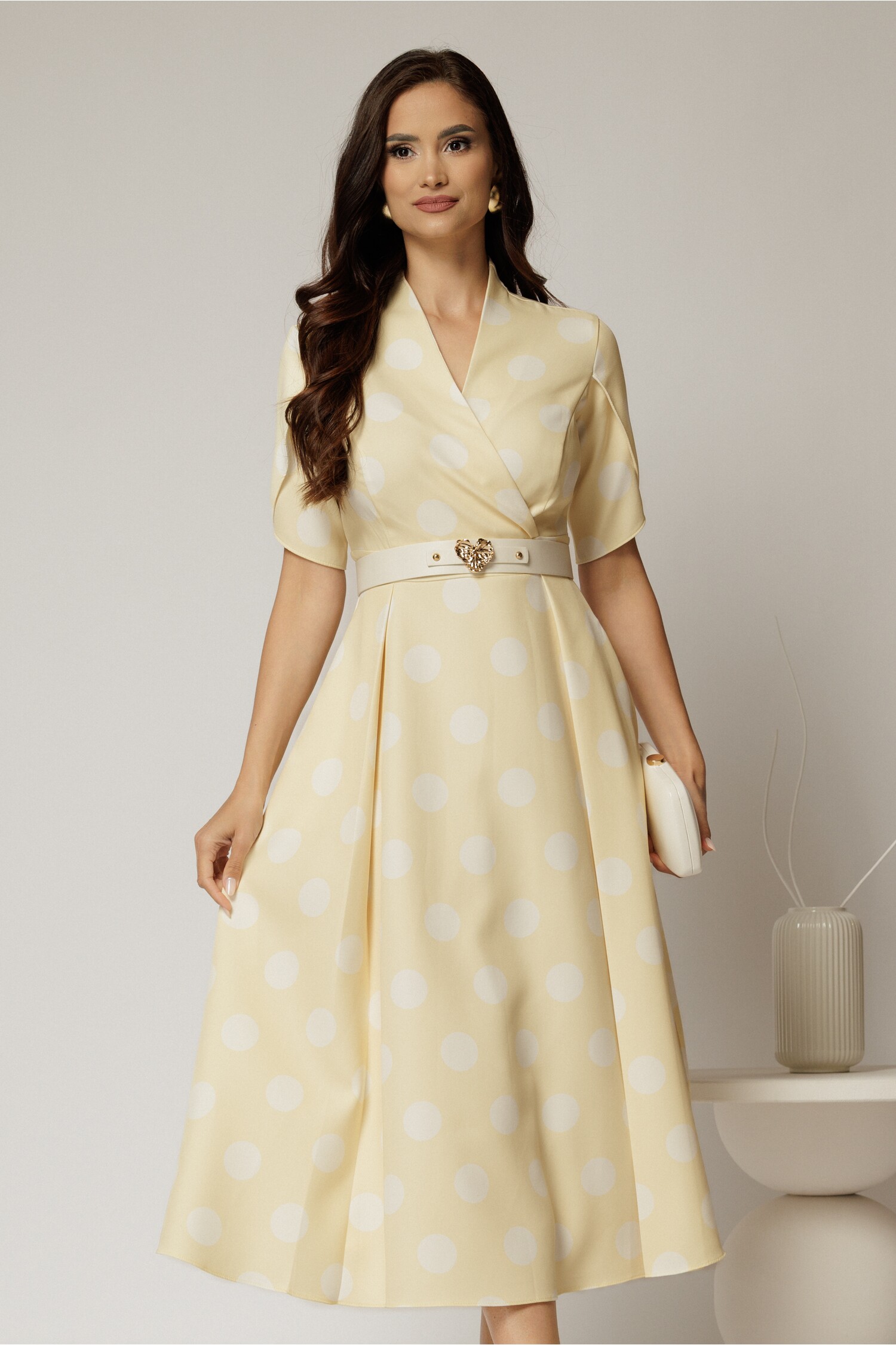 Rochie DY Fashion galbena cu buline cu decolteu si maneci petrecute