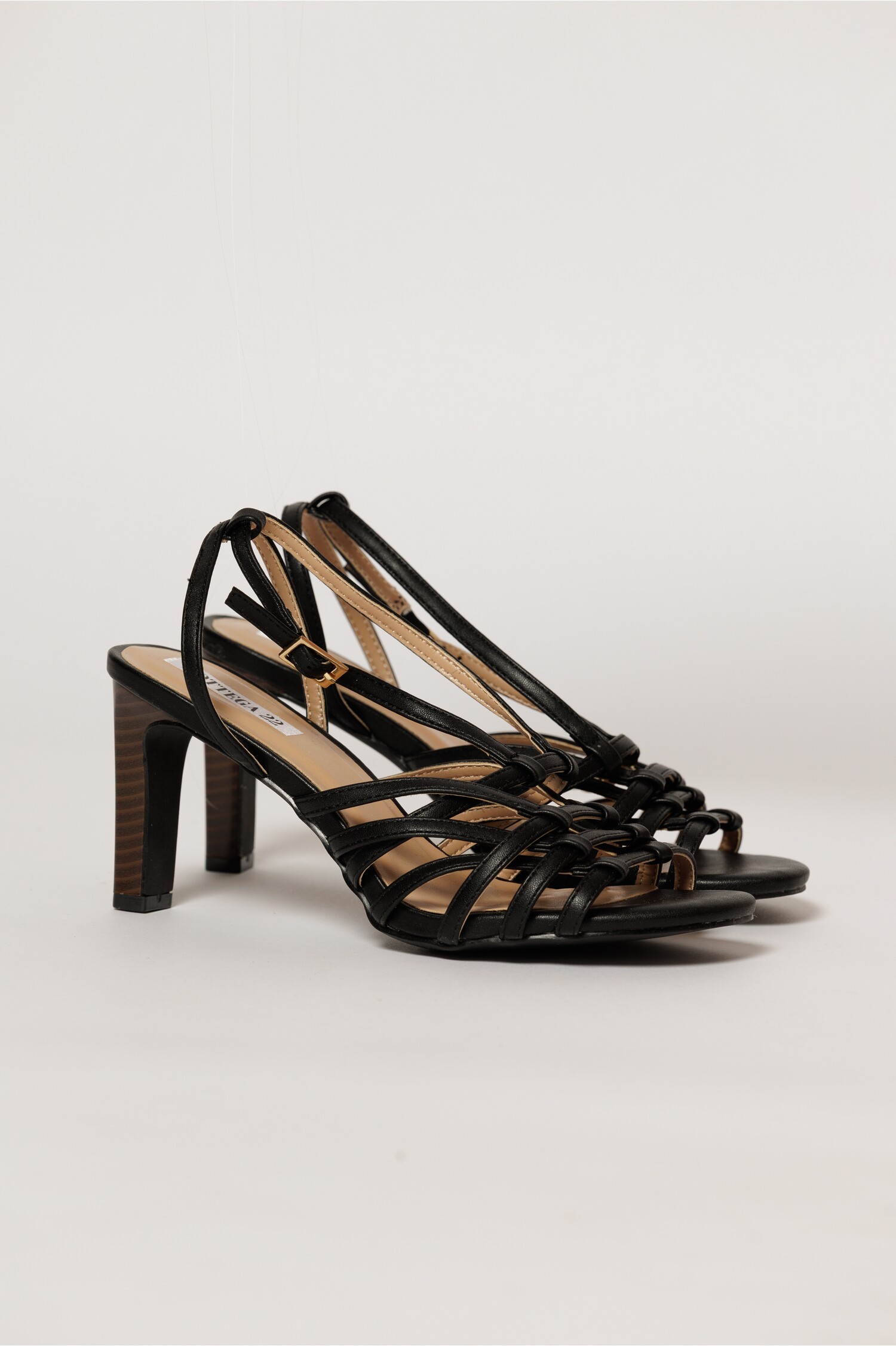 Sandale negre elegante cu barete subtiri impletite