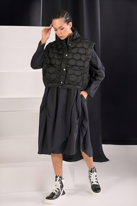 Set rochie neagra oversize cu guler tip camasa si  vesta matlasata